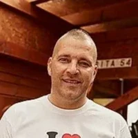 Томас Стоун