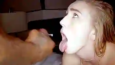 Девушка в белом белье Kendra Sunderland разделась для секса с негром