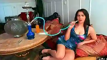 Сексуальную телку трахнули после кальяна
