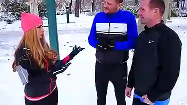 Зимняя групповуха с красивой телочкой
