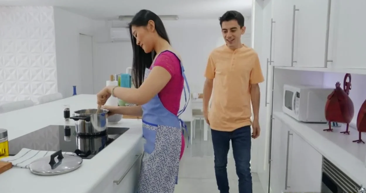 Азиатка изменяет мужу с молодым соседом