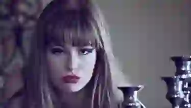 Сучка тащится от ебли в жопу и глотает всю сперму до капельки
