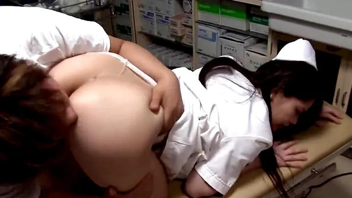 Светловолосая медсестра отдалась сексуальному пациенту в палате
